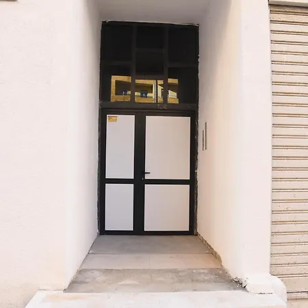 Finn Modern Seaside Apartment Durres