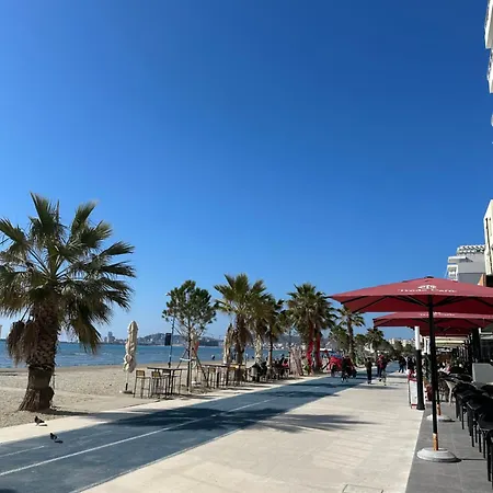 Finn Modern Seaside Apartment