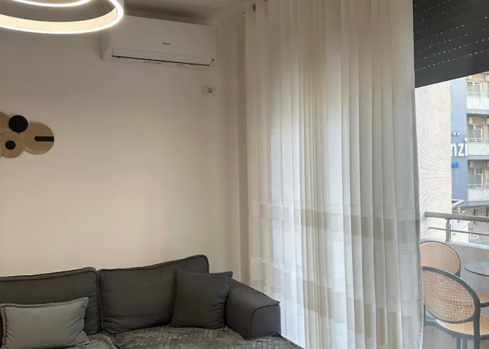 Finn Modern Seaside *